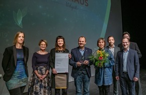 Tourismusverband Mecklenburg-Vorpommern: PM 85/19 Auf dem Treppchen: "100Haus" belegt zweiten Platz beim Deutschen Tourismuspreis 2019