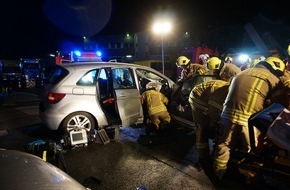 Feuerwehr Ratingen: FW Ratingen: Schwerer Verkehrsunfall - Zwei verletzte Personen