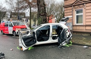 Feuerwehr Bochum: FW-BO: Verkehrsunfall auf der Ümminger Straße