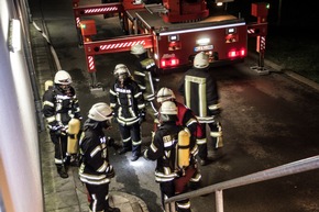 FW-KLE: Feuerwehr trainiert den Ernstfall:
Brand in Einkaufsmarkt an der Norbertstraße