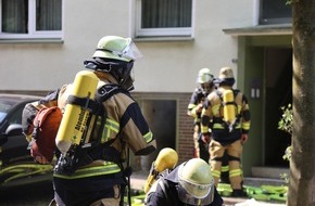 Feuerwehr Essen: FW-E: Wohnung in Vollbrand - Menschenrettung über Drehleiter