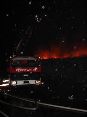 POL-STH: (ber) Großbrand auf Sachsenhäger Mülldeponie