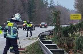 Feuerwehr Radolfzell: FW-Radolfzell: St&uuml;rmische Weihnacht