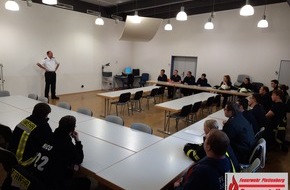 Feuerwehr Plettenberg: FW-PL: OT-Stadtmitte. Grundausbildungslehrgang in Plettenberg gestartet