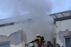 Feuerwehr Düren: FW Düren: Wohnungsbrand mit gefährdeten Personen am Morgen