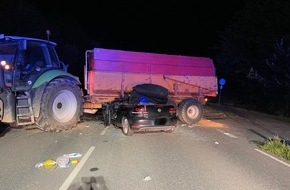 Kreisfeuerwehrverband Rendsburg-Eckernförde: FW-RD: Cabrio prallt gegen Anhänger - Ein Toter, eine Schwerverletzte