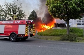 Polizei Aachen: POL-AC: Busse brennen in Alsdorf - Ursache noch unklar