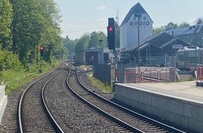 Feuerwehr Mettmann: FW Mettmann: Ausgetretene Betriebsmittel auf Bahngelände