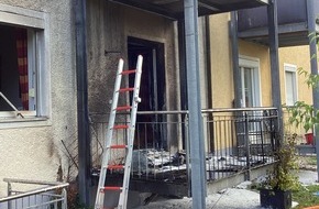 Feuerwehr München: FW-M: Balkon in Flammen (Laim)