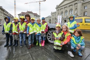 Bundesrätin Doris Leuthard als Botschafterin der Kampagne &quot;Rad steht, Kind geht&quot;