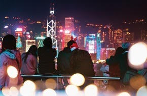 Hong Kong Tourism Board: Kitschig, bunt und ausladend / So feiert man in Hongkong Weihnachten und Silvester