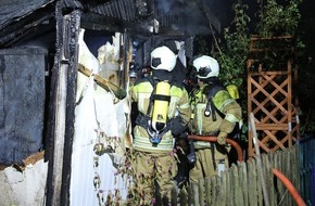 Feuerwehr Dresden: FW Dresden: Brand einer Gartenlaube droht sich auszubreiten