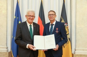 Polizeipräsidium Mannheim: POL-MA: Kretschmann würdigt besonderes ehrenamtliches Engagement - auch Mitarbeiter des Polizeipräsidiums Mannheim erhält Bundesverdienstkreuz