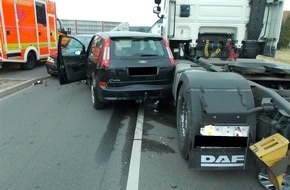 Polizei Minden-Lübbecke: POL-MI: In den Gegenverkehr geraten - Frontalzusammenstoß