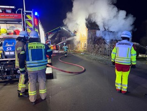 FW Dörentrup: Explosion mit anschließendem Großbrand in Wohnhaus - eine Person tot aufgefunden