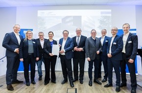 Universit&auml;t Duisburg-Essen: Bewilligungsbescheid &uuml;ber 11,5 Millionen Euro &uuml;bergeben: FutureWaterCampus b&uuml;ndelt Wasserforschung