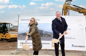 DHL Group: PM: Spatenstich für neue DHL Global Forwarding Luftfrachthalle in der CargoCity Süd am Flughafen Frankfurt / PR: Groundbreaking for new DHL Global Forwarding air freight center at Frankfurt Airport