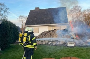 Freiwillige Feuerwehr Gemeinde Schiffdorf: FFW Schiffdorf: Einsatz&uuml;bung in Sellstedt - Realistische Szenarien erfolgreich abgearbeitet