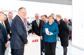ABB AG: ABB zeigt Bundeskanzlerin und schwedischem Ministerpräsident die Fabrik der Zukunft