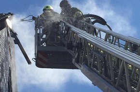 Feuerwehr Ratingen: FW Ratingen: Unterstützung durch Spezialfahrzeug mit Cobra - Schneidlöschsystem