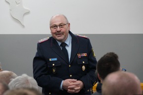 FW Wathlingen: &Uuml;bergabe eines Tankl&ouml;schfahrzeuges und eines Logistikanh&auml;ngers an die Ortsfeuerwehr Adelheidsdorf