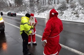 Kreispolizeibehörde Märkischer Kreis: POL-MK: Lkw-Durchfahrts- + Tempokontrollen - Nikolaus im Doppelpack