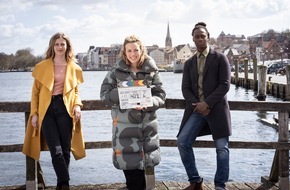 NDR / Das Erste: Dreh für neuen "Flensburg-Krimi" mit Katharina Schlothauer und Eugene Boateng