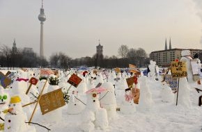 ENTEGA: Berliner bauen 750 Schneemänner gegen den Klimawandel (mit Bild und Video)