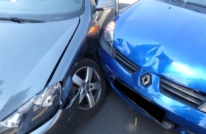 Polizei Minden-Lübbecke: POL-MI: Geparkte Autos versperren die Sicht - Unfall