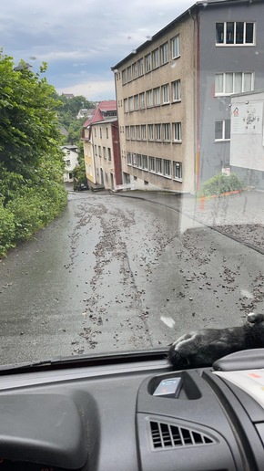 FW-EN: Wetter - Starkregenschauer sorgt für drei Einsätze am Sonntagabend