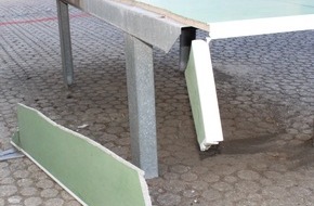 Polizeidirektion Kaiserslautern: POL-PDKL: Tischtennisplatte beschädigt