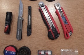 Polizeidirektion Bad Segeberg: POL-SE: Elmshorn - Polizei führt Personenkontrollen am Bahnhof durch und stellt mehrere Messer sowie weitere verbotene Gegenstände fest