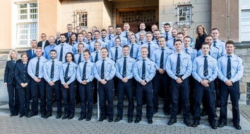 Polizei Gelsenkirchen: POL-GE: 39 neue Polizistinnen und Polizisten begrüßt
