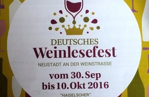 Polizeidirektion Neustadt/Weinstraße: POL-PDNW: (Neustadt) Winzerumzug 2016 - Winzerumzug goes Twitter