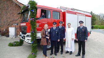 Freiwillige Feuerwehr S&uuml;dheide: FW S&uuml;dheide: Mittleres L&ouml;schfahrzeug (MLF) feierlich an die Ortsfeuerwehr Bonstorf &uuml;bergeben