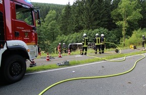 Feuerwehr Kirchhundem : FW-OE: schwerer Verkehrsunfall mit Kleintransporter