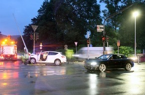 Polizei Bochum: POL-BO: Drei Verletzte nach Verkehrsunfall in Witten