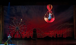 LEONINE Studios: Clasart Classic bringt am 3. Oktober Mozarts Kom&ouml;die COS&Igrave; FAN TUTTE live aus der Met ins Kino