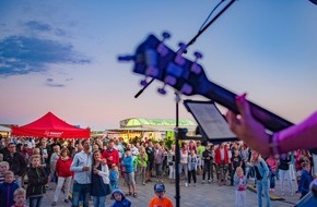 Tourismus Marketing Service Büsum GmbH: Stimmung am Meer beim Büsumer Sommer Open Air