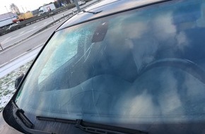 Polizeiinspektion Verden / Osterholz: POL-VER: Gefahr für Autofahrer: Eisplatten auf Lkw-Dächern
