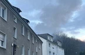 Feuerwehr Velbert: FW-Velbert: Brennender Balkon auf der Höhfeldstraße