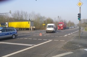 Polizei Düren: POL-DN: Lkw-Fahrer missachtete die Vorfahrt