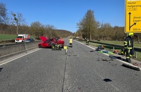 Polizeipräsidium Nordhessen - Kassel: POL-KS: Pkw kracht auf B7 bei Vellmar in Pannenfahrzeug: Ein Schwerverletzter