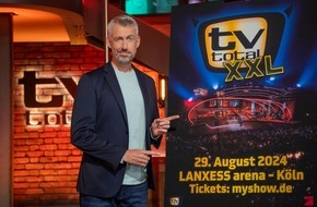 ProSieben: Der Kaiser kommt. Pufpaff auch. "TV total XXL" steigt am Donnerstag, 29. August, in der Lanxess Arena in Köln