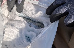 Hauptzollamt Osnabrück: HZA-OS: Mit Gras in den Windeln über die A 30; Zoll führt Bargeldkontrollen entlang der deutsch-niederländischen Grenze durch