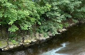 Polizeiinspektion Göttingen: POL-GÖ: (337/2023) Oder in Bad Lauterberg mit Farbe verunreinigt - Verursacher unbekannt, Polizei ermittelt