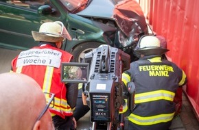Feuerwehr Mainz: FW Mainz: Feuerwehr Mainz testet Filmtechnik der Zukunft