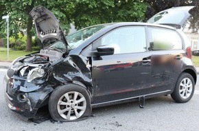 Kreispolizeibehörde Herford: POL-HF: Verkehrsunfall im Kreuzungsbereich - 63-jährige Gütersloherin schwer verletzt