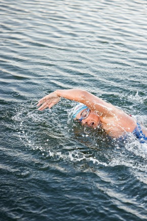 Erneuter Erfolg für Extremschwimmerin in Australien / Nathalie Pohl triumphiert mit beeindruckender Leistung beim &quot;Derwent River Big Swim&quot;