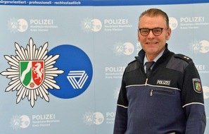 Kreispolizeibehörde Viersen: POL-VIE: Viersen-Dülken: Polizeioberkommissar Frank Weißkirchen verstärkt den Bezirksdienst in Dülken -Fotoberichterstattung-